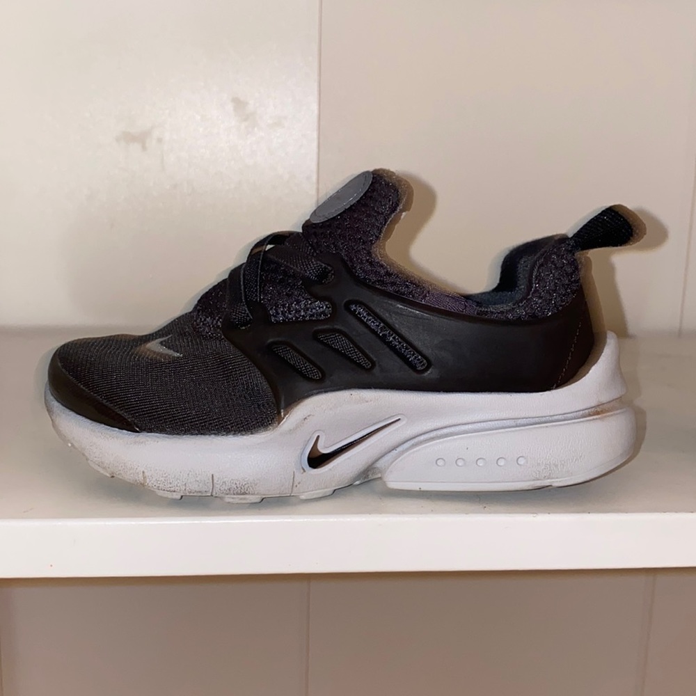 Nike sneakers size 9 toddler